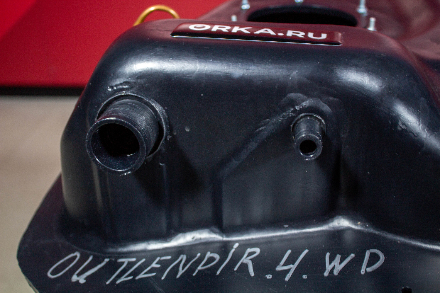 Пластиковый топливный бак Mitsubishi Outlander XL 4WD, 2005-2019 г.в. (BP) -  60 л.